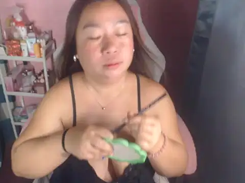 Snapshot of bella_holy chatting on 05/13/26, 11:40 bella holy online show from 05/13/26, 11:40