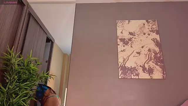 Snapshot of AlisonRose_ chatting on 06/11/26, 10:30 AlisonRose online show from 06/11/26, 10:30