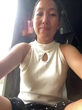 Huonglyna online show from 07/27/26, 11:56