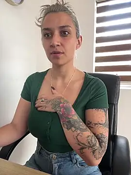 Isabella varella- online show from 05/25/26, 01:39