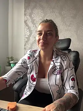 Isabella varella- online show from 06/18/26, 12:53