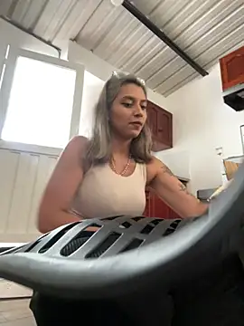 Isabella varella- online show from 06/23/26, 02:15
