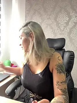 Isabella varella- online show from 07/15/26, 12:54