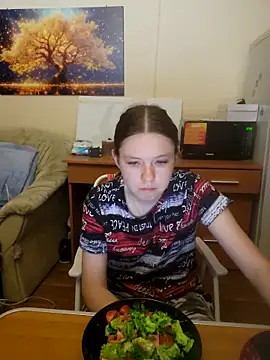 JessicaHolland1 online show from 06/15/26, 06:32