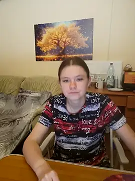 JessicaHolland1 online show from 06/18/26, 05:39