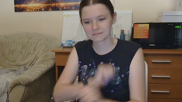 JessicaHolland1 online show from 06/23/26, 07:01