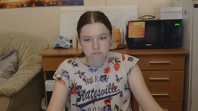 JessicaHolland1 online show from 07/06/26, 06:10