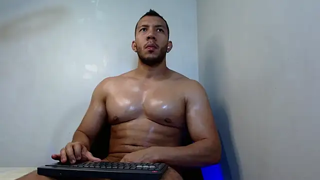 Snapshot of georgeholl chatting on 06/11/26, 01:16 georgeholl online show from 06/11/26, 01:16