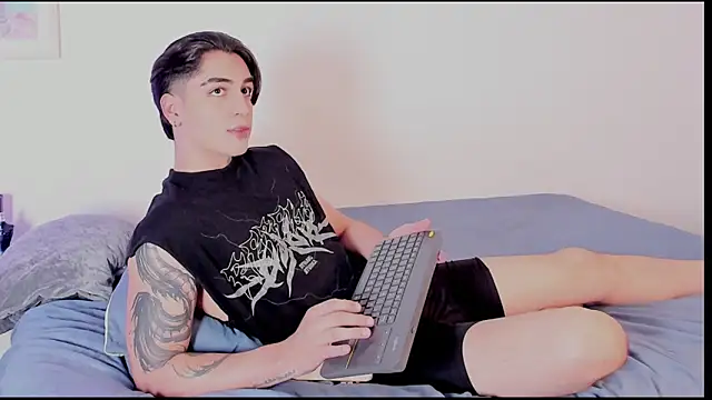 Snapshot of Thiago_angel chatting on 06/14/26, 02:24 Thiago angel online show from 06/14/26, 02:24