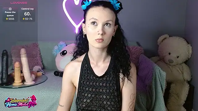Snapshot of Bea_doll chatting on 06/18/26, 02:56 Bea doll online show from 06/18/26, 02:56