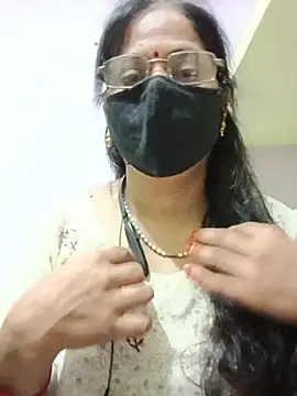 Snapshot of SEEMA_012 chatting on 06/04/26, 04:29 SEEMA 012 online show from 06/04/26, 04:29