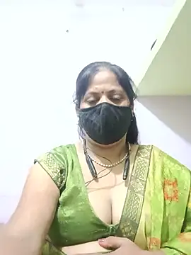 Snapshot of SEEMA_012 chatting on 06/06/26, 04:39 SEEMA 012 online show from 06/06/26, 04:39