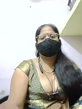Snapshot of SEEMA_012 chatting on 06/08/26, 04:46 SEEMA 012 online show from 06/08/26, 04:46