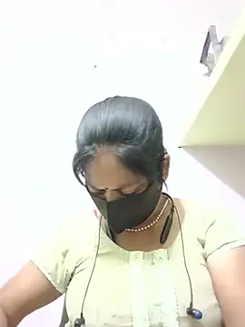 Snapshot of SEEMA_012 chatting on 06/12/26, 05:06 SEEMA 012 online show from 06/12/26, 05:06