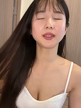 Snapshot of Hinako_0012 chatting on 06/15/26, 04:15 Hinako 0012 online show from 06/15/26, 04:15