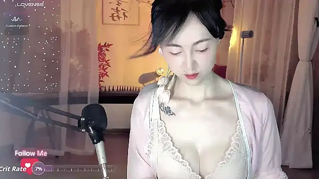 Snapshot of noomi-1111 chatting on 06/03/26, 12:35 noomi-1111 online show from 06/03/26, 12:35