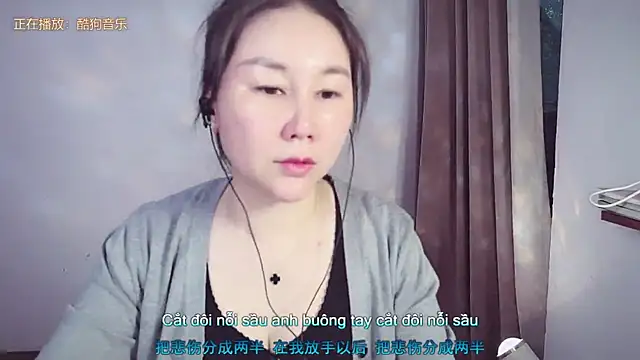 Snapshot of Eva-000 chatting on 04/22/26, 10:44 Eva-000 online show from 04/22/26, 10:44