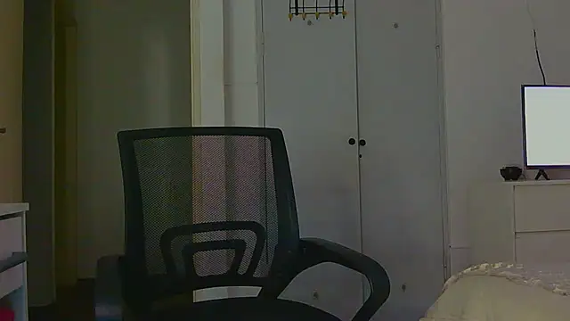 Snapshot of petitebelu chatting on 07/28/26, 08:52 petitebelu online show from 07/28/26, 08:52