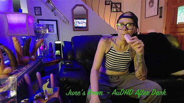 Snapshot of juneafterhours chatting on 04/06/26, 01:56 juneafterhours online show from 04/06/26, 01:56