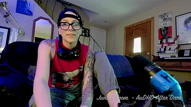 Snapshot of juneafterhours chatting on 05/02/26, 11:54 juneafterhours online show from 05/02/26, 11:54
