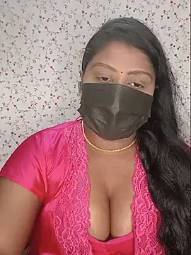 Snapshot of Romantic_Woman chatting on 06/01/26, 06:09 Romantic Woman online show from 06/01/26, 06:09