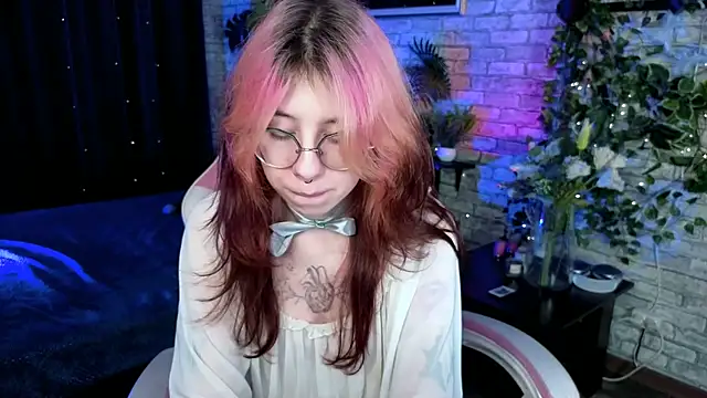 Alice Nyx online show from 07/04/26, 08:37