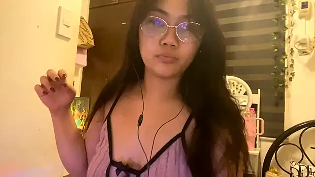 Snapshot of GlindaDejardin chatting on 06/12/26, 10:19 GlindaDejardin online show from 06/12/26, 10:19