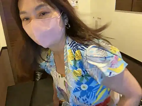 Snapshot of lemonade_madame chatting on 06/12/26, 12:15 lemonade madame online show from 06/12/26, 12:15