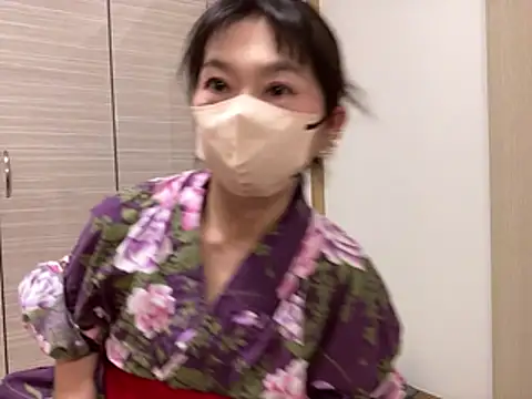 Snapshot of lemonade_madame chatting on 07/28/26, 12:01 lemonade madame online show from 07/28/26, 12:01