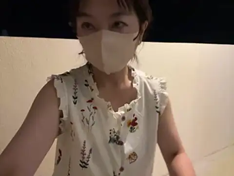 Snapshot of lemonade_madame chatting on 07/30/26, 12:15 lemonade madame online show from 07/30/26, 12:15