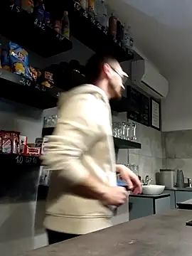 Snapshot of jozsi1995 chatting on 04/17/26, 07:28 jozsi1995 online show from 04/17/26, 07:28