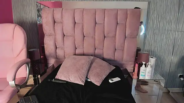 Ashly bloom  online show from 07/15/26, 11:26