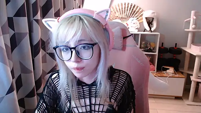Snapshot of SaxonDibs chatting on 06/29/26, 04:07 SaxonDibs online show from 06/29/26, 04:07