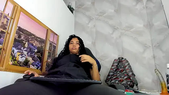 EllyBloom online show from 06/18/26, 01:04