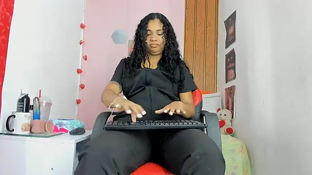 EllyBloom online show from 07/24/26, 01:53
