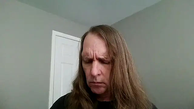 Snapshot of Magnus_Luv chatting on 05/27/26, 02:03 Magnus Luv online show from 05/27/26, 02:03