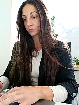 Snapshot of canduxgirl chatting on 05/04/26, 01:29 canduxgirl online show from 05/04/26, 01:29