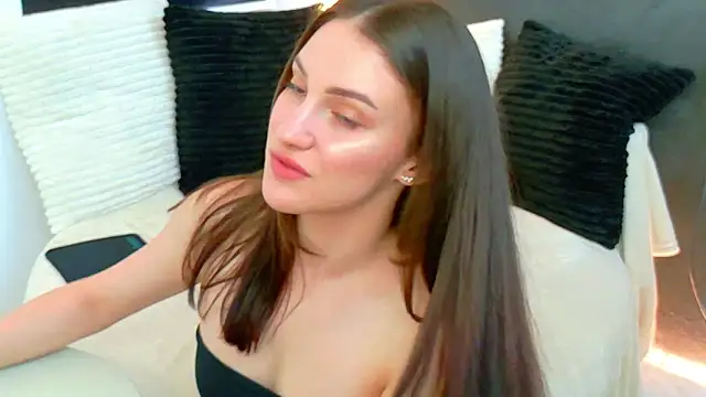 Snapshot of Amira_a chatting on 05/27/26, 04:20 Amira a online show from 05/27/26, 04:20
