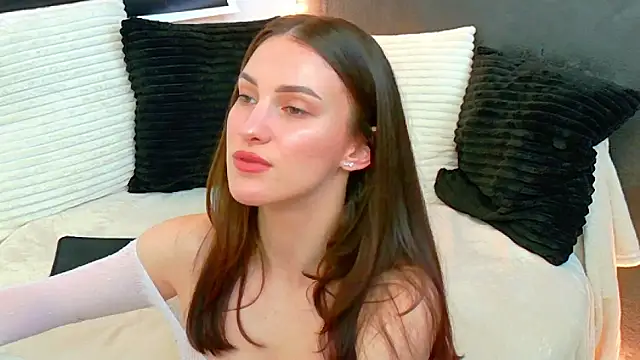 Snapshot of Amira_a chatting on 05/28/26, 04:21 Amira a online show from 05/28/26, 04:21