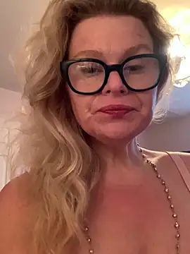 Love Lee xo online show from 07/25/26, 11:30