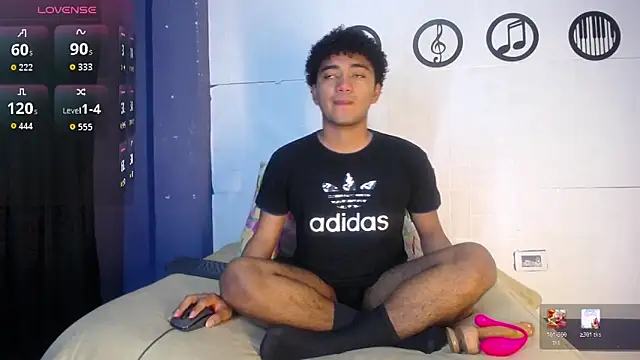 Snapshot of felipecams chatting on 04/15/26, 06:20 felipecams online show from 04/15/26, 06:20