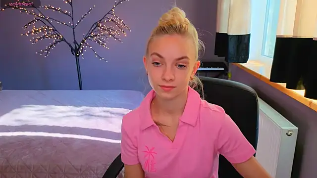 Snapshot of SonnySofia chatting on 06/10/26, 05:39 SonnySofia online show from 06/10/26, 05:39