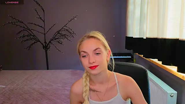 Snapshot of SonnySofia chatting on 06/11/26, 05:38 SonnySofia online show from 06/11/26, 05:38