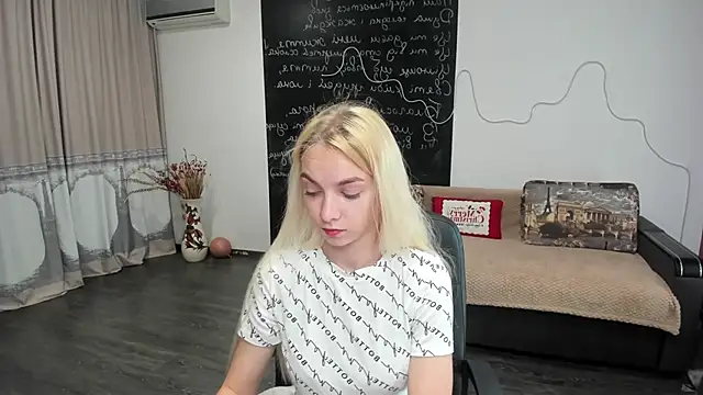 Snapshot of SonnySofia chatting on 06/15/26, 05:31 SonnySofia online show from 06/15/26, 05:31