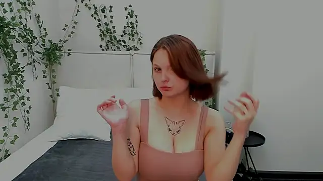 Charlotte Stee online show from 06/25/26, 02:00
