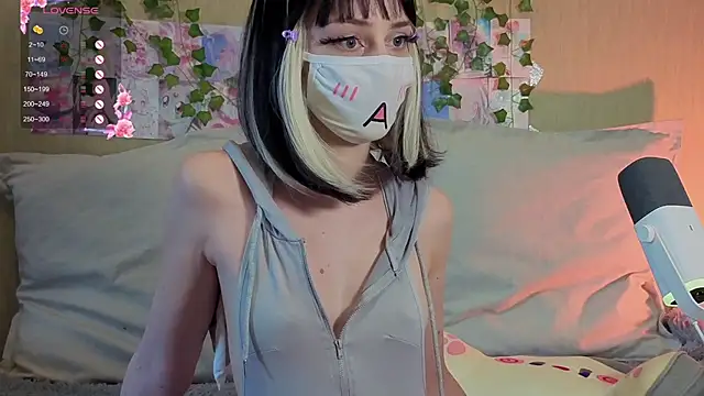 LunaNyanmi online show from 05/31/26, 01:18