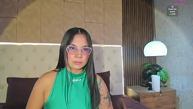 Amelia Rossetti online show from 06/20/26, 10:51