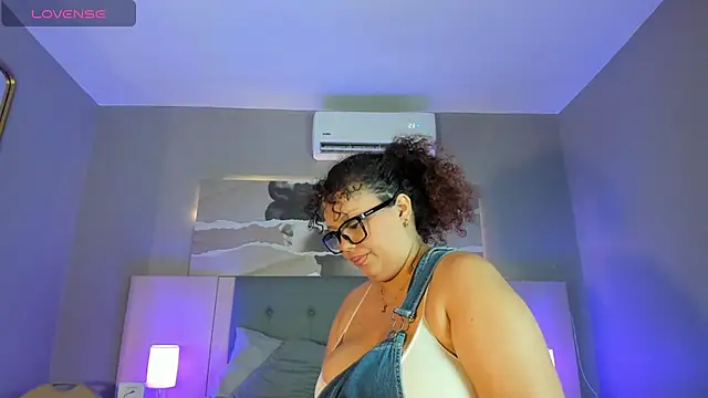 Zara Holly  online show from 07/19/26, 06:55