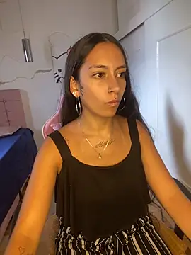 DulceLatinaxo online show from 06/01/26, 08:43