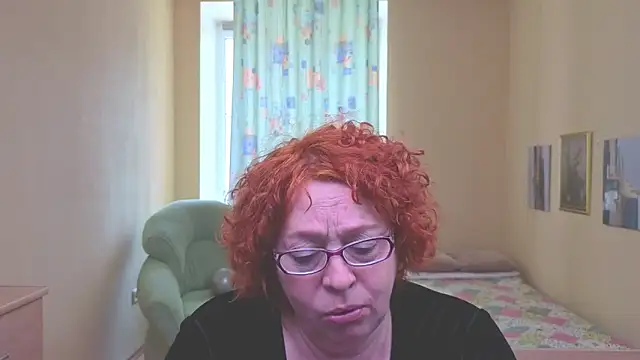 Snapshot of Fara_Flutte chatting on 04/17/26, 08:28 Fara Flutte online show from 04/17/26, 08:28